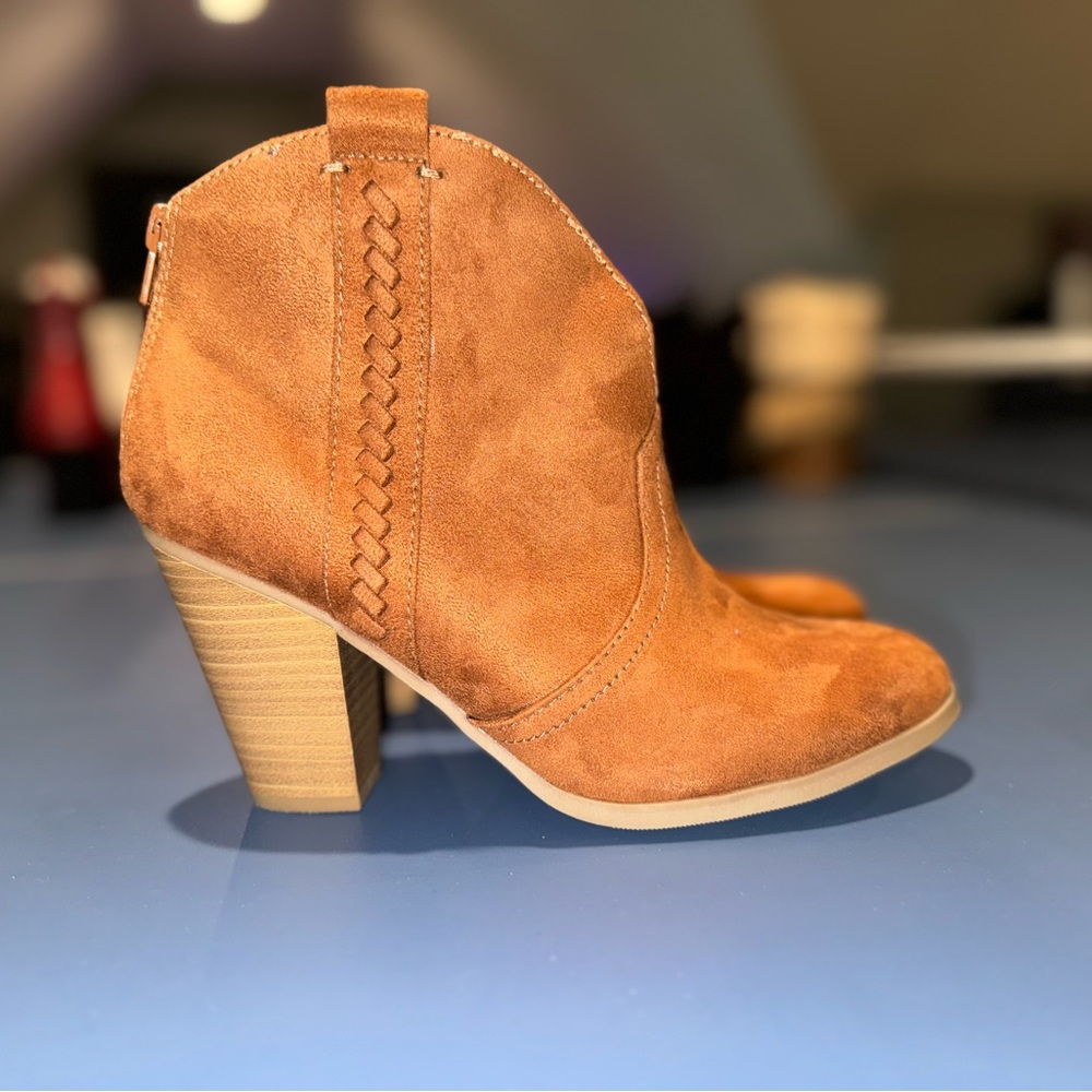 Women’s Booties Tan Size 7 Boots
